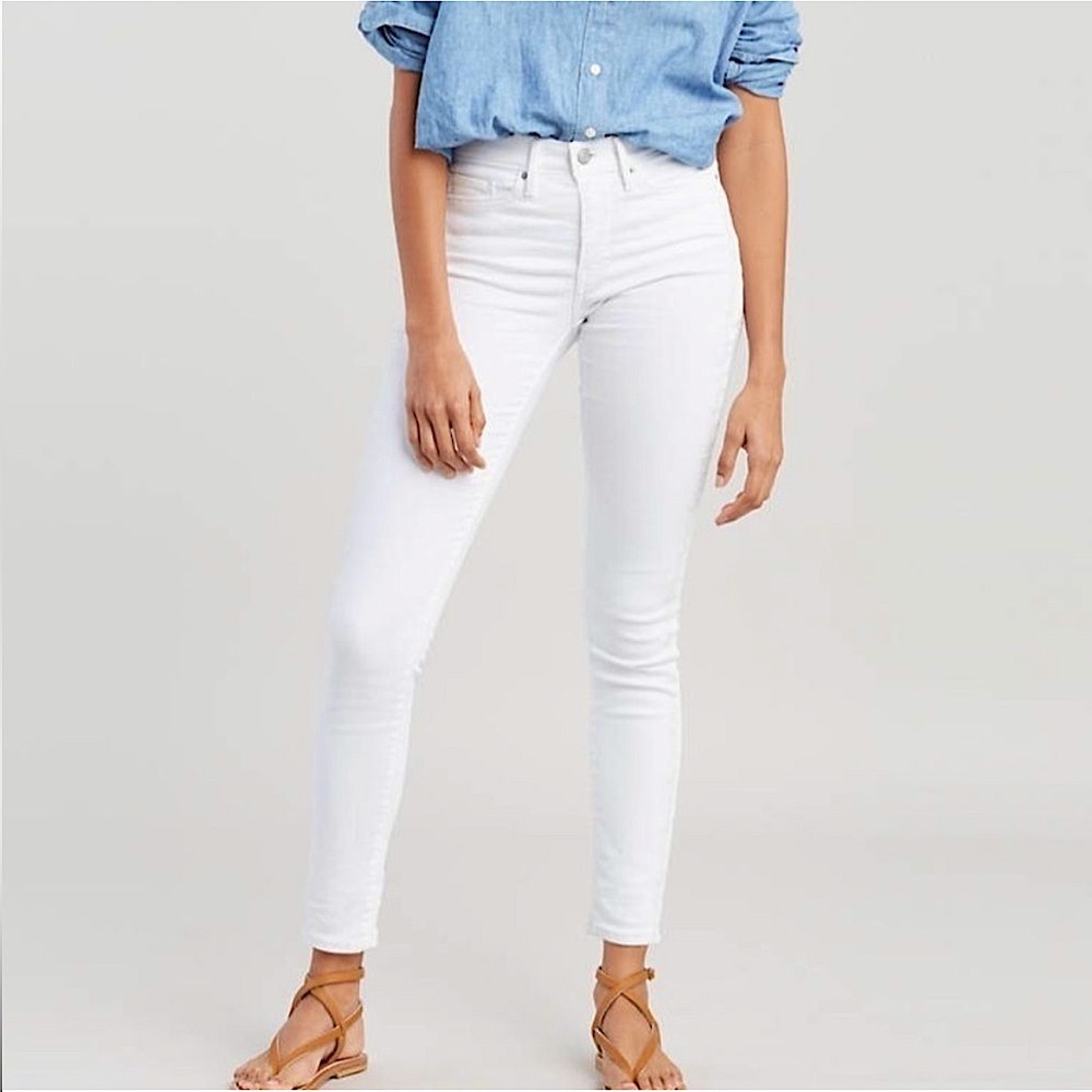 NWOT Levi’s 311 Shaping Skinny Jeans - size 27